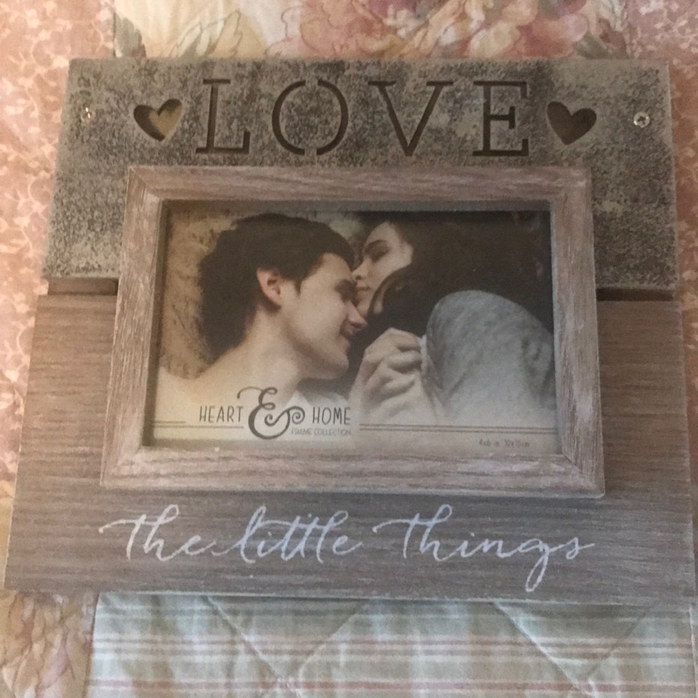 NWT Heart & Home ❤️ LOVE ❤️ Frame